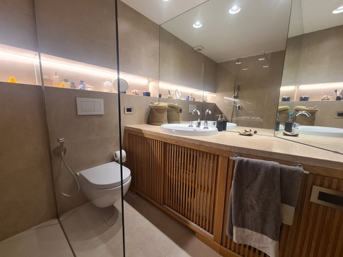 Bagno in stile moderno di 4 di Studio architetto Iorio