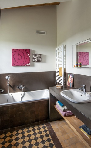 Bagno in stile moderno di 4 di studioaria
