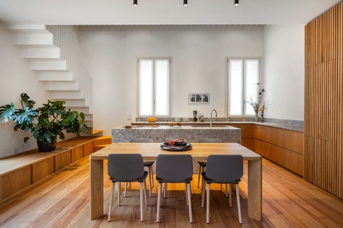 Open Space in stile contemporaneo di 70 di Arredamenti Andalo