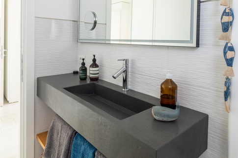 Bagno di Servizio in stile contemporaneo di 5 di Mobili Vivarelli S.R.L. Bagno di Servizio in stile contemporaneo di 5 di Mobili Vivarelli S.R.L.