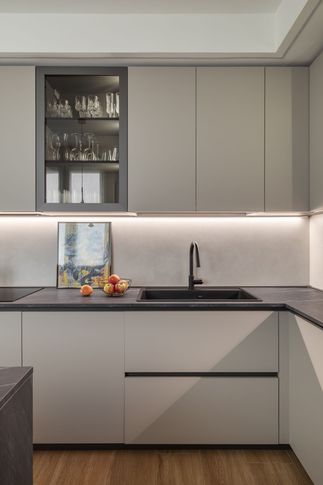 Cucina in stile contemporaneo di 10 di tapas studio