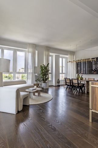 Open Space in stile moderno di 50 di Martini & Partners