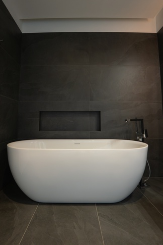 Bagno in stile moderno di 10 di BF interni