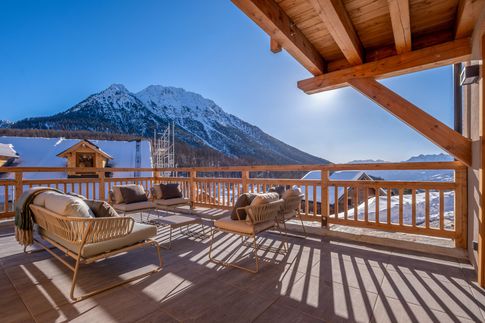 Terrazza in stile moderno di 15 di Design Alpino