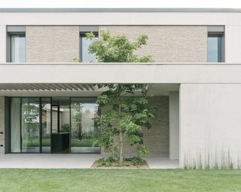 Portico in stile minimal di 40 di Didonè Comacchio Architects