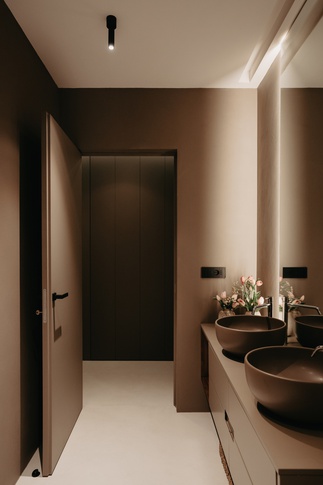 Open Space in stile minimal di 100 di Architetto Michelangelo Todisco Open Space in stile minimal di 100 di Architetto Michelangelo Todisco