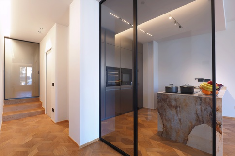 Cucina in stile contemporaneo di 20 di Desearq studio - architettura e interior design