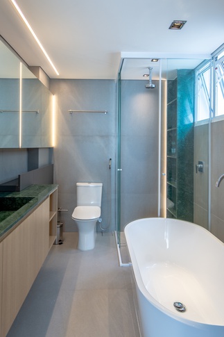 Bagno in stile moderno di 6 di Guzlive