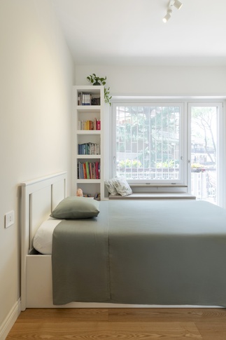 Camera da Letto in stile contemporaneo di 13 di Alessandra Avagnano Architetto