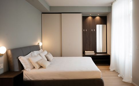 Camera da Letto in stile contemporaneo di 15 di FRANCESCA GEROSA ARCHITETTO