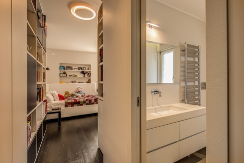 Bagno in stile contemporaneo di 6 di MOB Architects Bagno in stile contemporaneo di 6 di MOB Architects