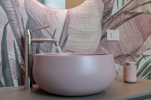 Bagno in stile contemporaneo di 7 di Castelli Sasso architetti