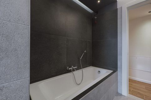 Bagno in stile moderno di 7 di Desearq studio - architettura e interior design