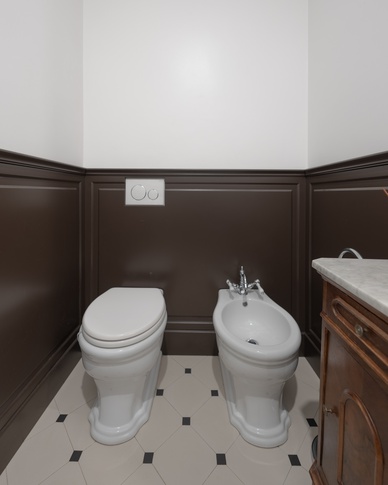 Bagno di Servizio in stile classico di 4 di Annalisa Carli Architetto Bagno di Servizio in stile classico di 4 di Annalisa Carli Architetto