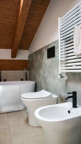 Bagno in stile moderno di 6 di Studio LABventinove
