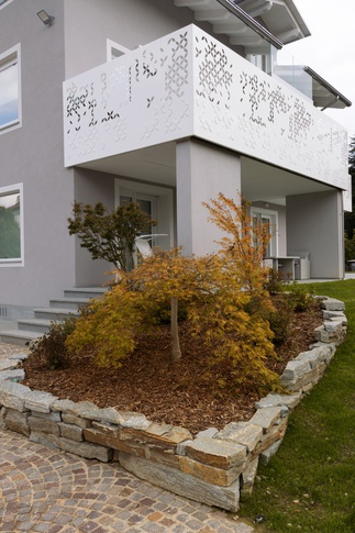 Facciata in stile contemporaneo di 185 di Studio MAC