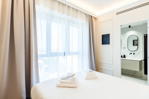 Camera da Letto in stile contemporaneo di 13 di FCInteriorDesignStudio |