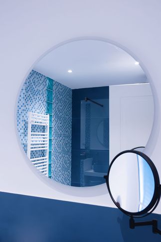 Bagno in stile moderno di 7 di Valentina Solera Architetto