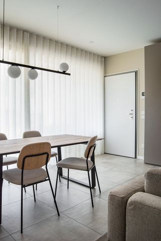 Open Space in stile moderno di 38 di Silvia Aquilani . Design studio