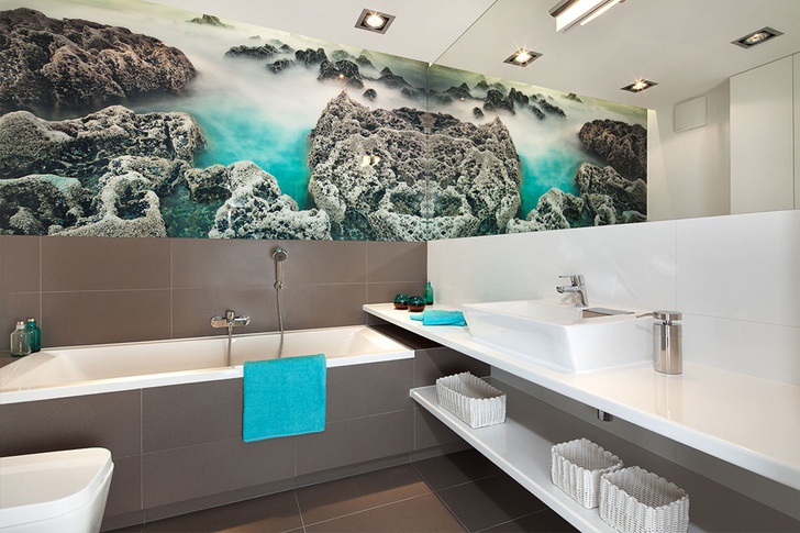 Bagno in stile contemporaneo di 10 di Re-Built Studio