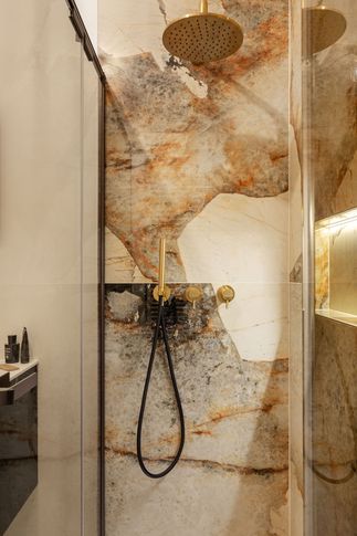 Bagno in stile minimal di 4 di Sofia Carta Studio Bagno in stile minimal di 4 di Sofia Carta Studio