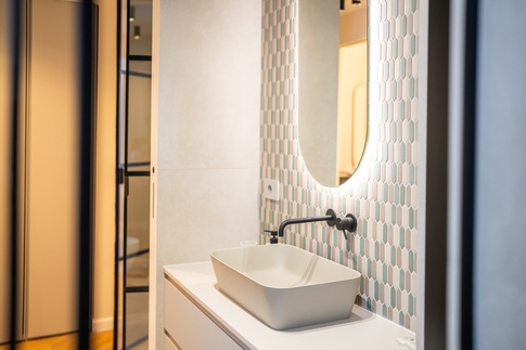 Bagno in stile contemporaneo di 3 di FCInteriorDesignStudio |