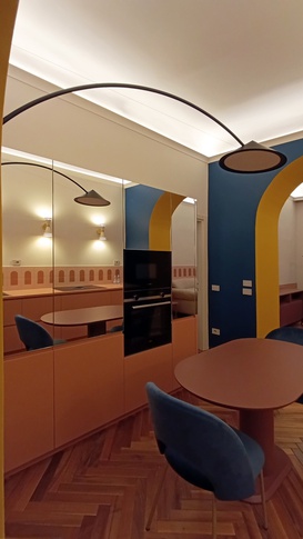 Cucina in stile maximalista di 11 di Rachele Biancalani Studio Cucina in stile maximalista di 11 di Rachele Biancalani Studio