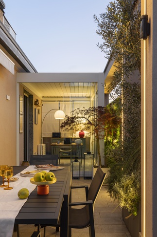 Terrazza in stile contemporaneo di 40 di tapas studio