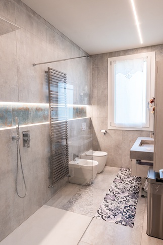 Bagno in stile contemporaneo di 6 di AD Design