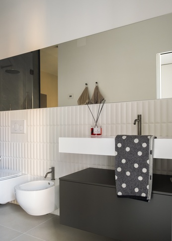 Bagno in stile moderno di 6 di Michela Cordisco Studio