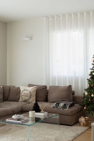 Open Space in stile moderno di 44 di Silvia Aquilani . Design studio