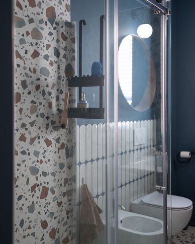 Bagno in stile contemporaneo di 5 di Studio Carlone