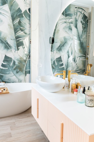 Bagno in stile urban jungle di 6 di AD Design