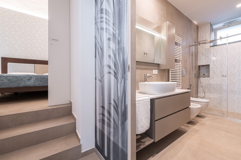 Bagno in stile contemporaneo di 5 di MANUARINO architettura design comunicazione