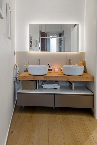 Bagno in stile contemporaneo di 5 di Greta Rosati Fotografa