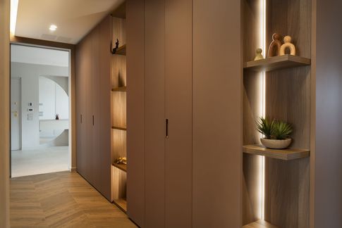 Corridoio in stile contemporaneo di 8 di Valentina Buonanno