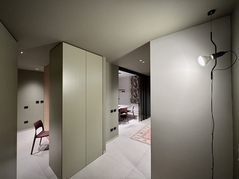 Soggiorno in stile contemporaneo di 30 di Giuseppe Palermo architetto (Soqquadro architetti)