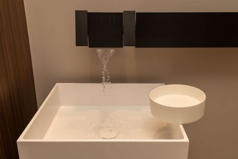 Bagno in stile contemporaneo di 5 di Castelli Sasso architetti
