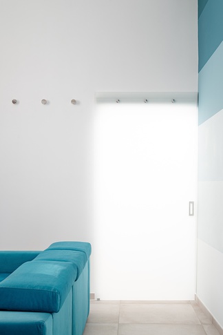 Open Space in stile contemporaneo di 60 di MANUARINO architettura design comunicazione