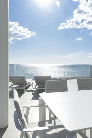 Terrazza in stile contemporaneo di 100 di 13GC_architekt