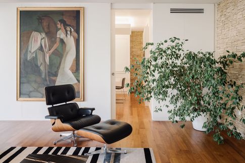 Soggiorno in stile minimal di 50 di domECO Soggiorno in stile minimal di 50 di domECO