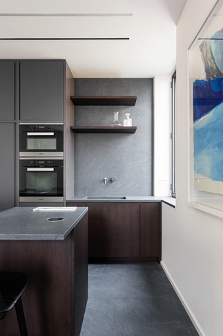 Cucina in stile moderno di 13 di NOMADE ARCHITETTURA
