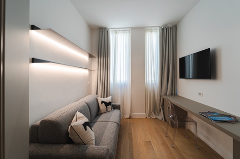 Camera da Letto in stile contemporaneo di 11 di Coco Interni