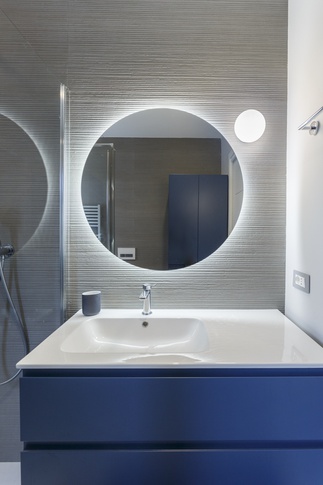 Bagno in stile contemporaneo di 5 di Valentina Varricchio Architetto