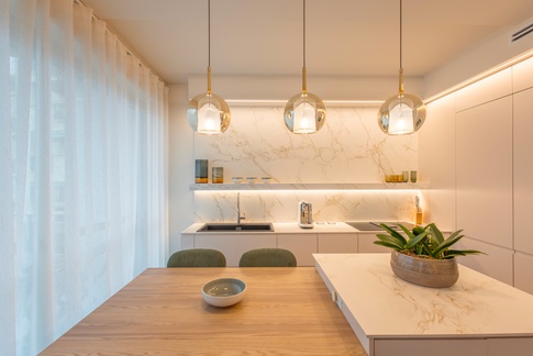 Cucina in stile moderno di 12 di Living Home Design