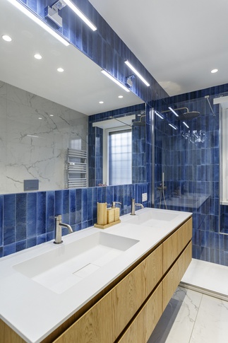 Bagno in stile contemporaneo di 5 di As architettura