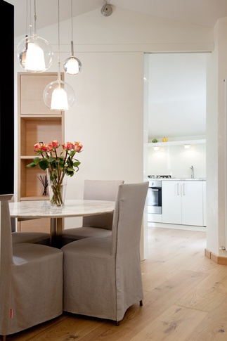 Sala da Pranzo in stile contemporaneo di 8 di Elena Vigano' Architetto