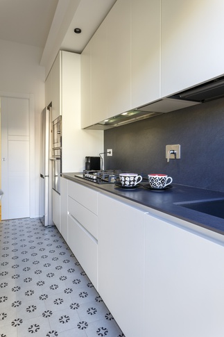 Cucina in stile contemporaneo di 8 di Valentina Varricchio Architetto