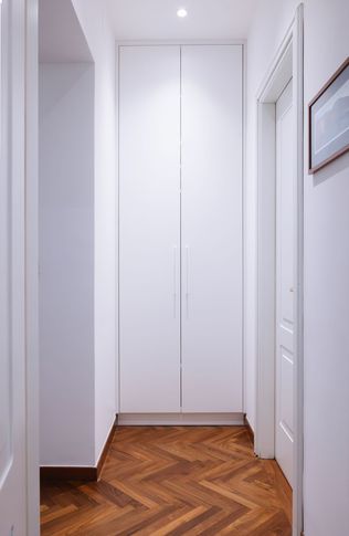 Ingresso in stile classico di 22 di Valentina Solera Architetto