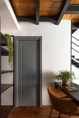 Camera da Letto in stile soft industrial di 25 di Marila Fasulo Architetto